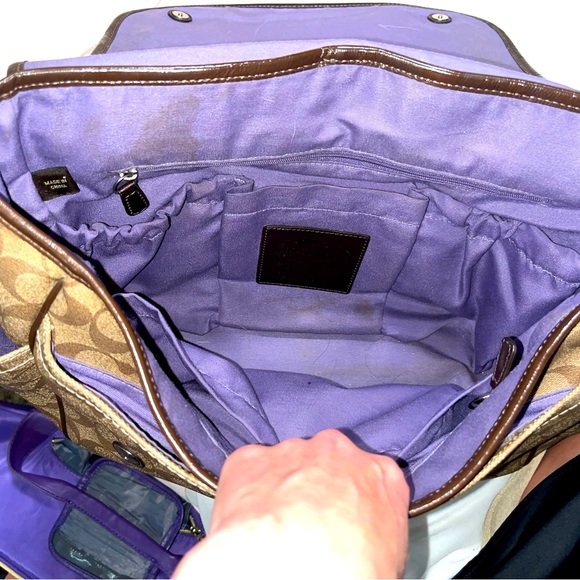 Coach stylish Classic logo Messenger/computer bag. - Picture 4 of 5